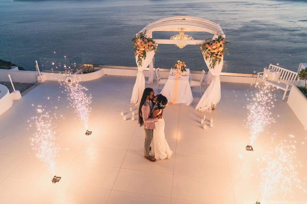 andromeda-villas-santorini-greece-elopement-wedding-in-august